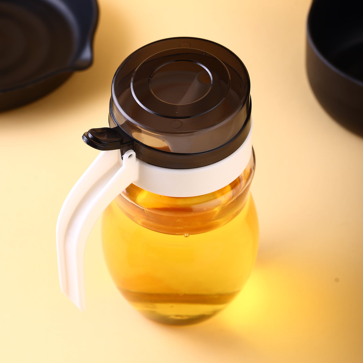 Stainless steel oil dispenser 650ml. Stainless steel oil dispenser 650ml.